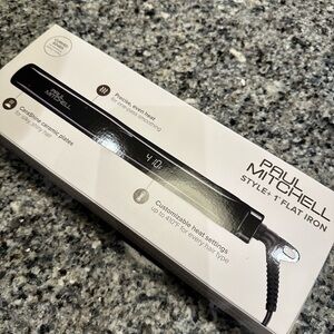 Paul Mitchell Style+ T Flat Iron in Black